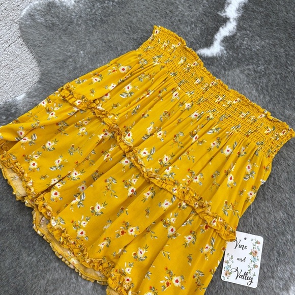 NWT Floral Ruffle Tiered Mini Skirt - Picture 4 of 10